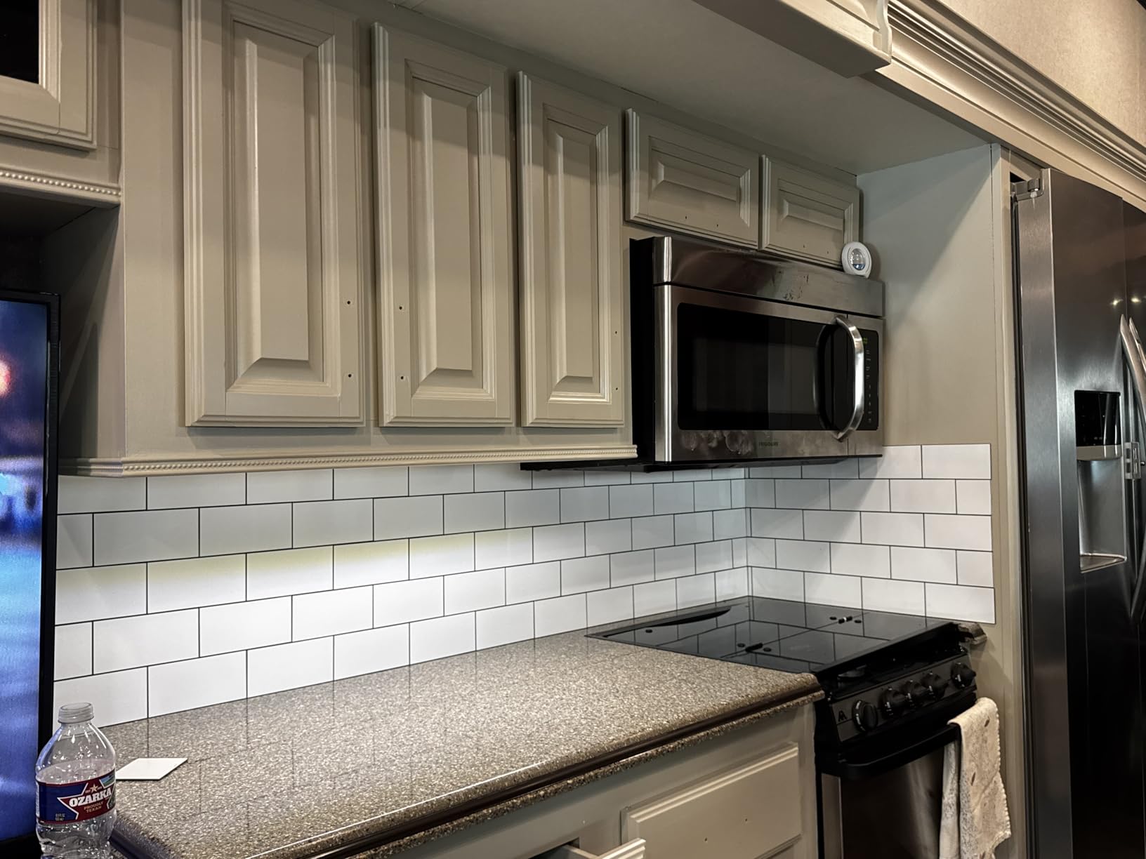 Vamos Tile 100-Piece Glossy Pure White Peel and Stick Backsplash Tile, 3