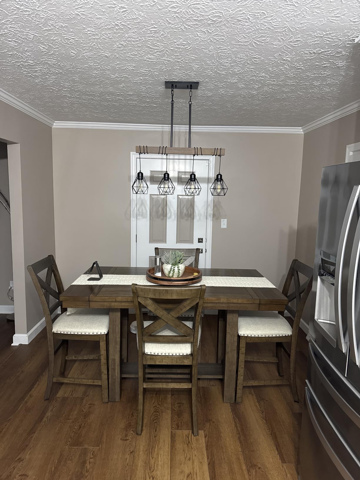 5-Light Kitchen Chandeliers Over Table, Farmhouse Black Dining Room Light Fixture, Linear Rustic Wood Ceiling Pendant Island Light Fixtures with Metal Lampshade, Height Adjustable customer photo 2