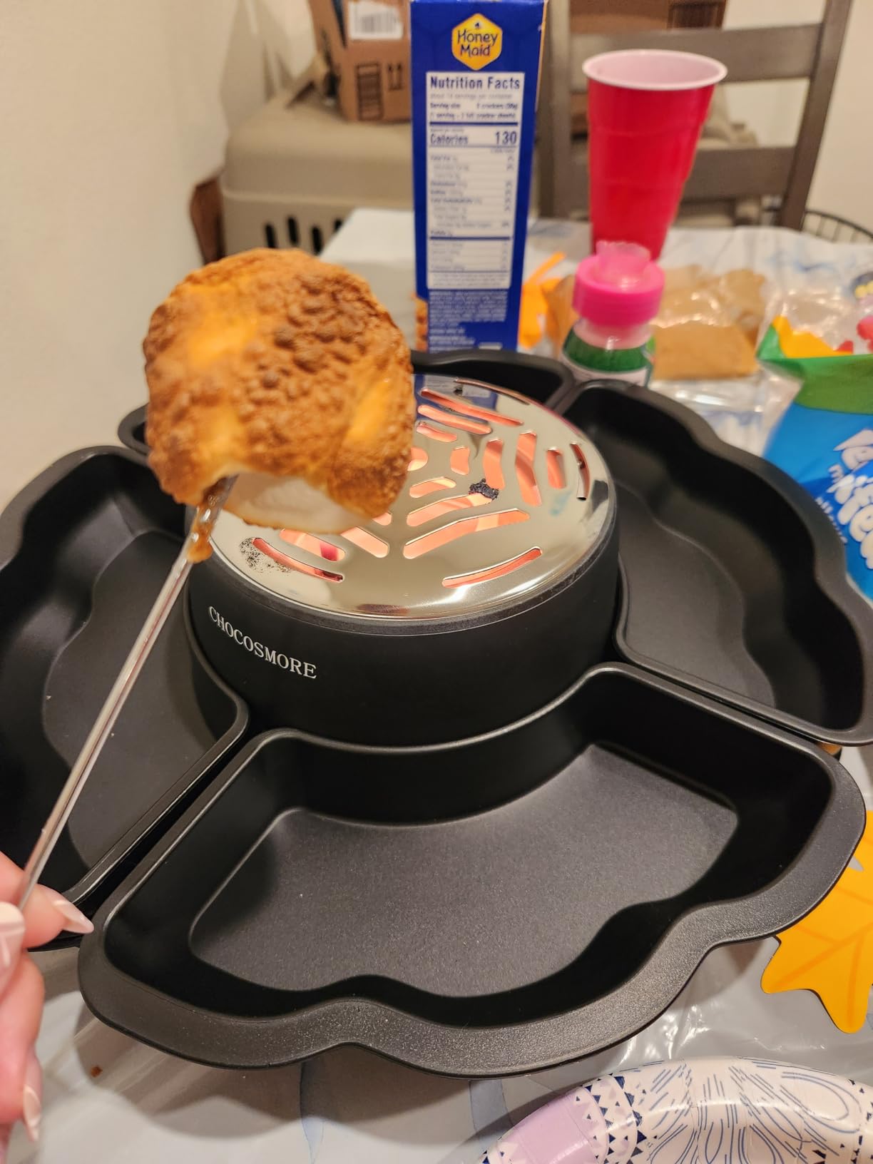 2 in 1 Electric S'mores Maker & Fondue Pot, Tabletop Indoor Smores kit with 4 Roasting Forks, 4 Detachable Trays & 1 Flameless Temperature-controlled Heater customer photo 1