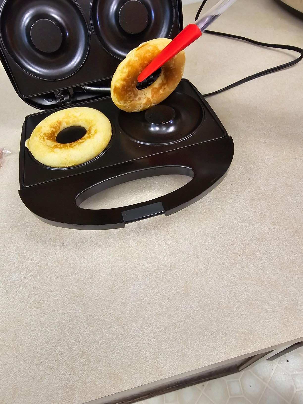 Donut Maker,Doughnut Machine,Bake 2 Donuts,Double-sided heating, Non-stick Surface, Perfect for Breakfast,for Commercial or Family Use,Easy to Clean customer photo 2