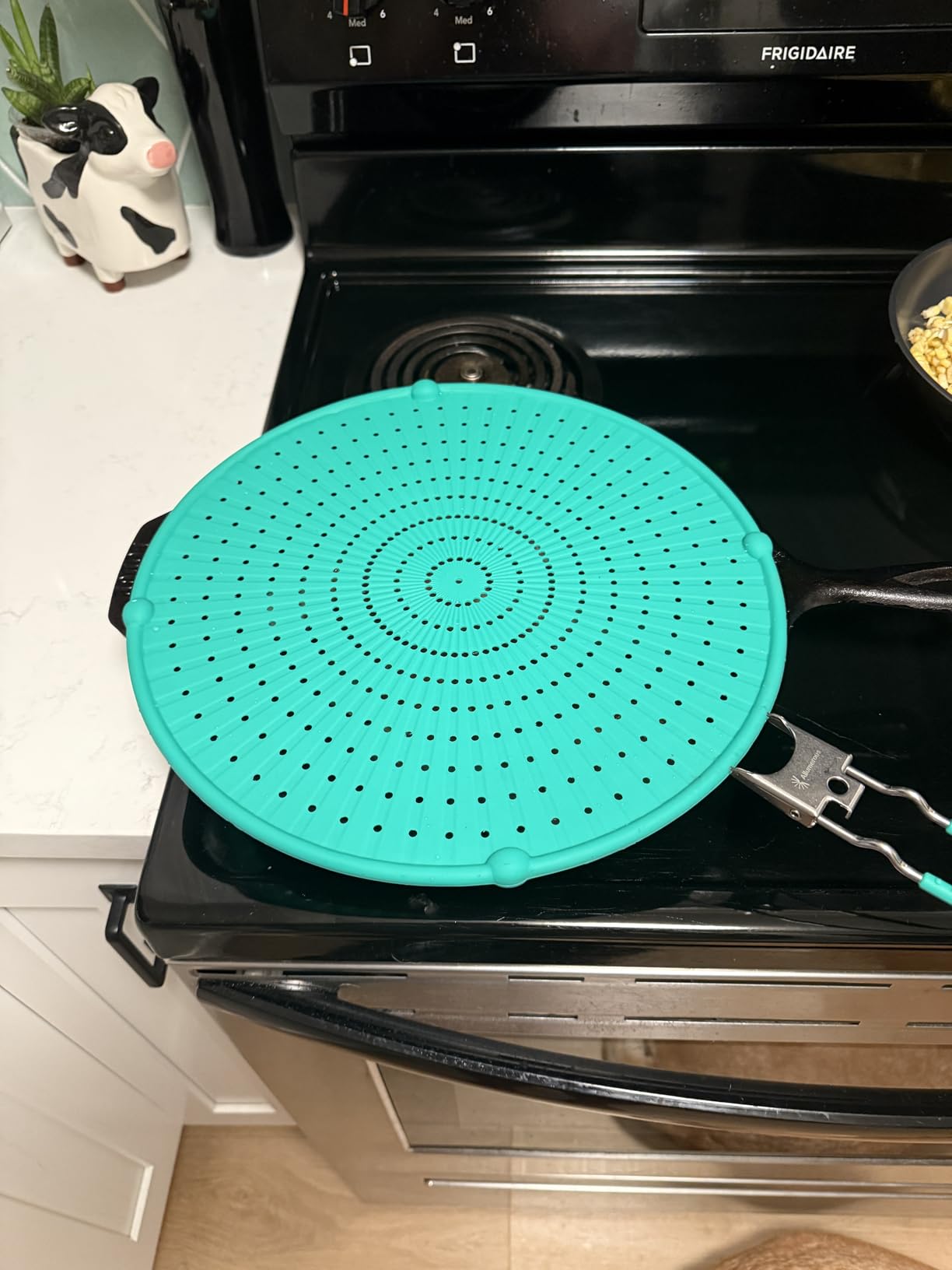 Silicone Splatter Screen for Frying Pan - Navy 13 Inch - Foldable Handle, Heat-Resistant, Dishwasher-Safe customer photo 1