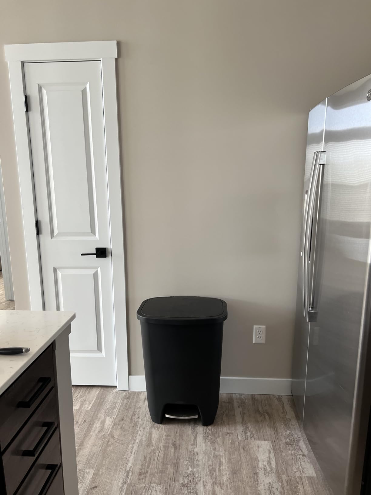 Glad Premium 13 Gallon Trash Can - Plastic Kitchen Waste Bin with Odor Protection of Lid, Stainless Steel Step On Foot Pedal and Garbage Bag Rings, Black customer photo 1