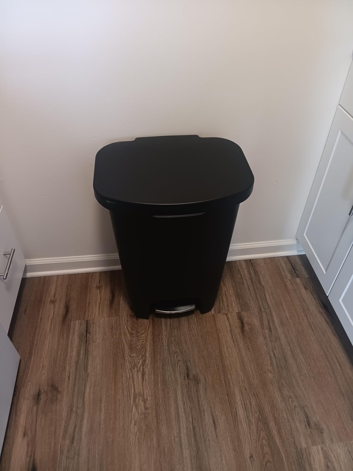Glad Premium 13 Gallon Trash Can - Plastic Kitchen Waste Bin with Odor Protection of Lid, Stainless Steel Step On Foot Pedal and Garbage Bag Rings, Black customer photo 2