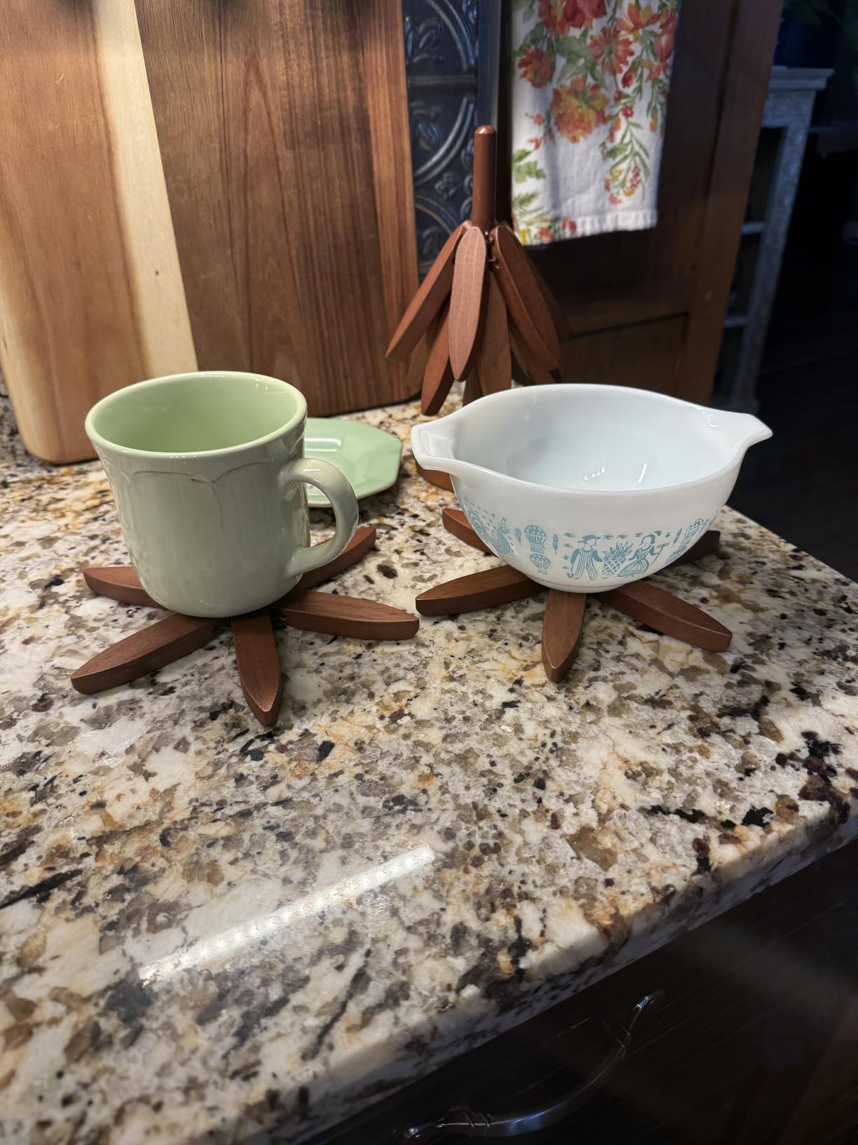 Wooden Trivets for Hot Dishes, Hot Dish Coaster with Tree-Shaped Wood Collapsible Hot Pad Trivet - 4 + 1 Stand (Walnut Wood) customer photo 1