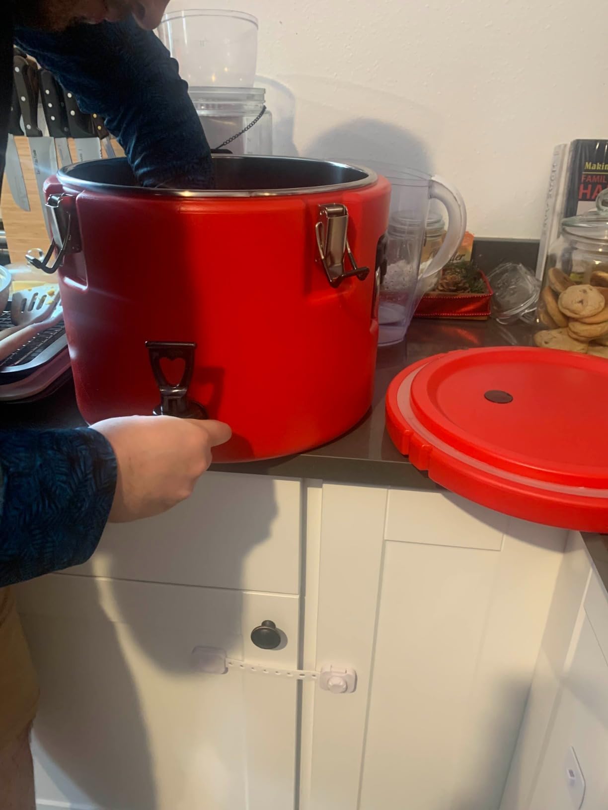 20L/5Gal Insulated Beverage Dispenser, Ice & Hot Drink Dispenser with Spout Spigot and Portable Handles,Thermal Hot and Cold Drink Server Dispenser for Restaurant Drink Shop customer photo 1