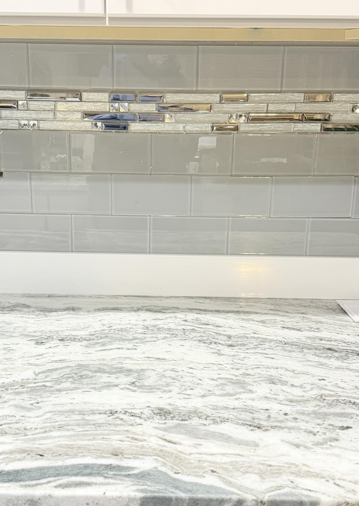 Glass Backsplash Tile for Kitchen and Bathroom, 5 Sheets Glossy White Glass Mosaic Subway Tile, 11.9