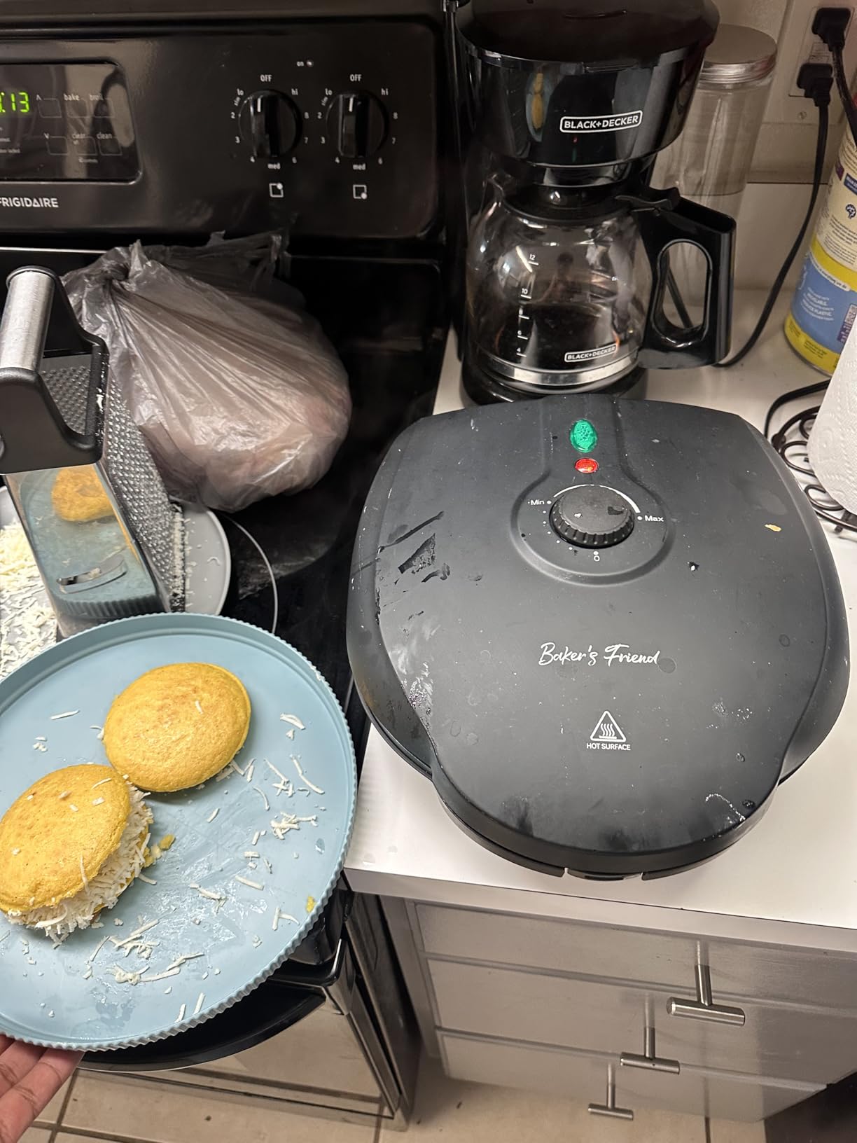 Electric Arepas Maker with Browning Control, Mini Pancakes Maker, Pancake Maker Pan, Tostiarepa, Makes Arepas, Corn Patties, Mini Pancakes, Breakfast Sandwiches, Fried Eggs, Graphite customer photo 2