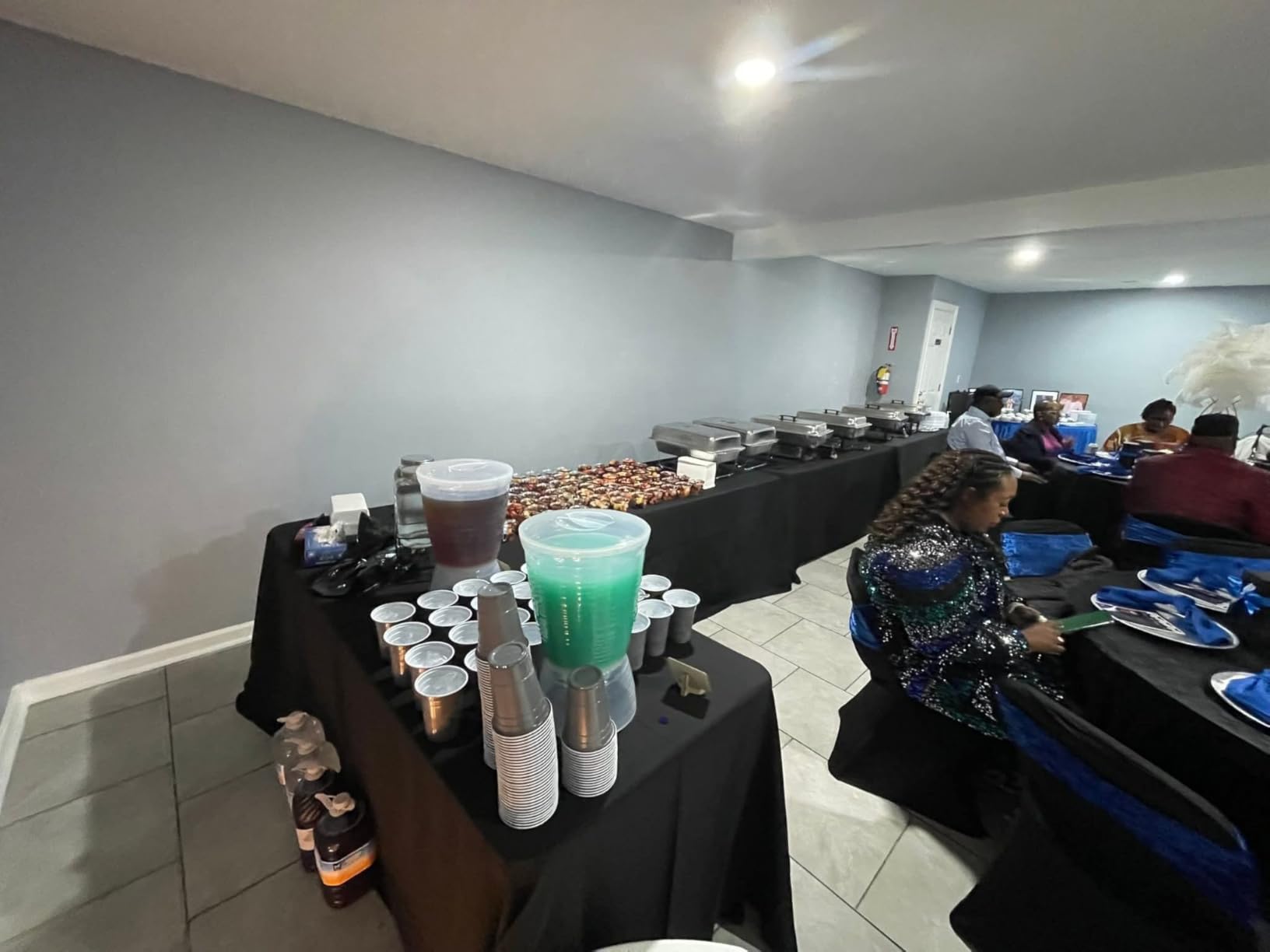 VEVOR Commercial Beverage Dispenser, 12 L / 12.7 QT Single Tank Juice Dispenser, 246W 304 Stainless Steel Food Grade Ice Tea Drink Machine with 45°F-54°F Cooling Temperature, for Cold Drink Restaurant Bar Party customer photo 1