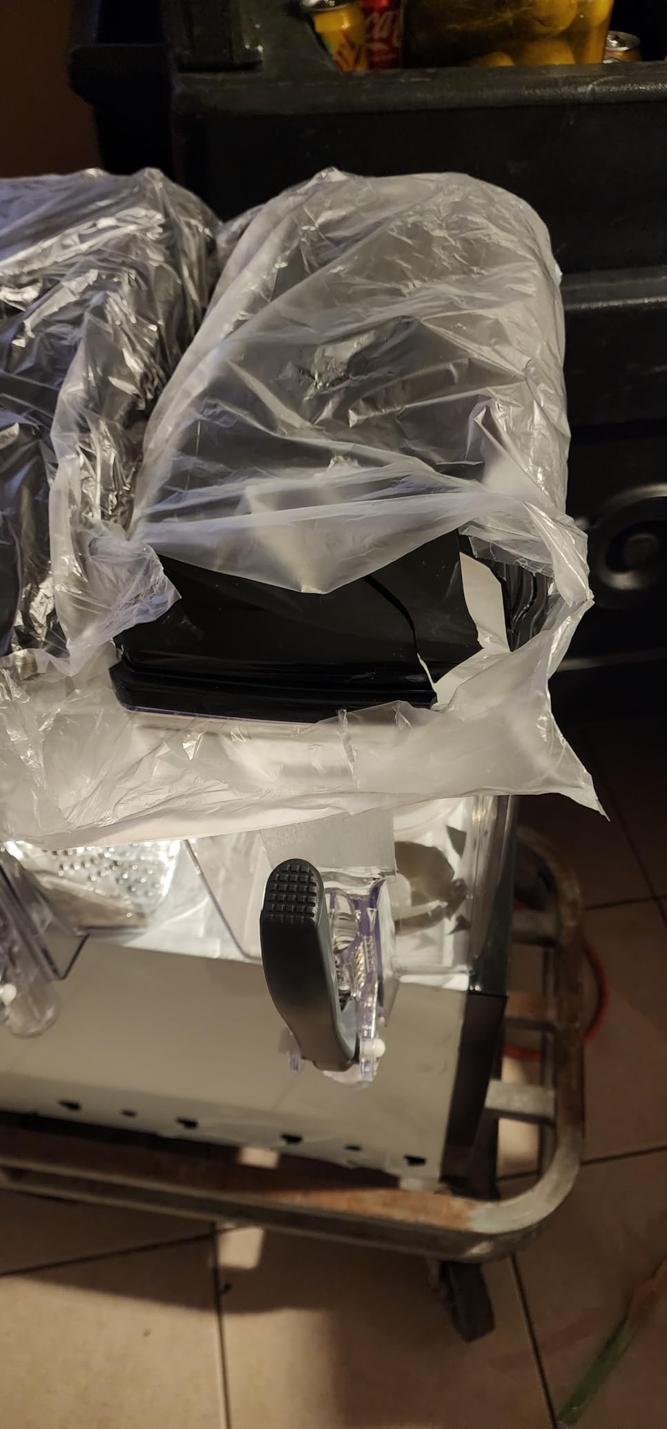 VEVOR Commercial Beverage Dispenser, 4 Tanks 12 L / 12.7 QT Per Tank Juice Dispenser, 510W Stainless Steel Ice Tea Drink Machine with 45°F-54°F Cooling Temperature, for Cold Drink Restaurant Bar Party customer photo 2