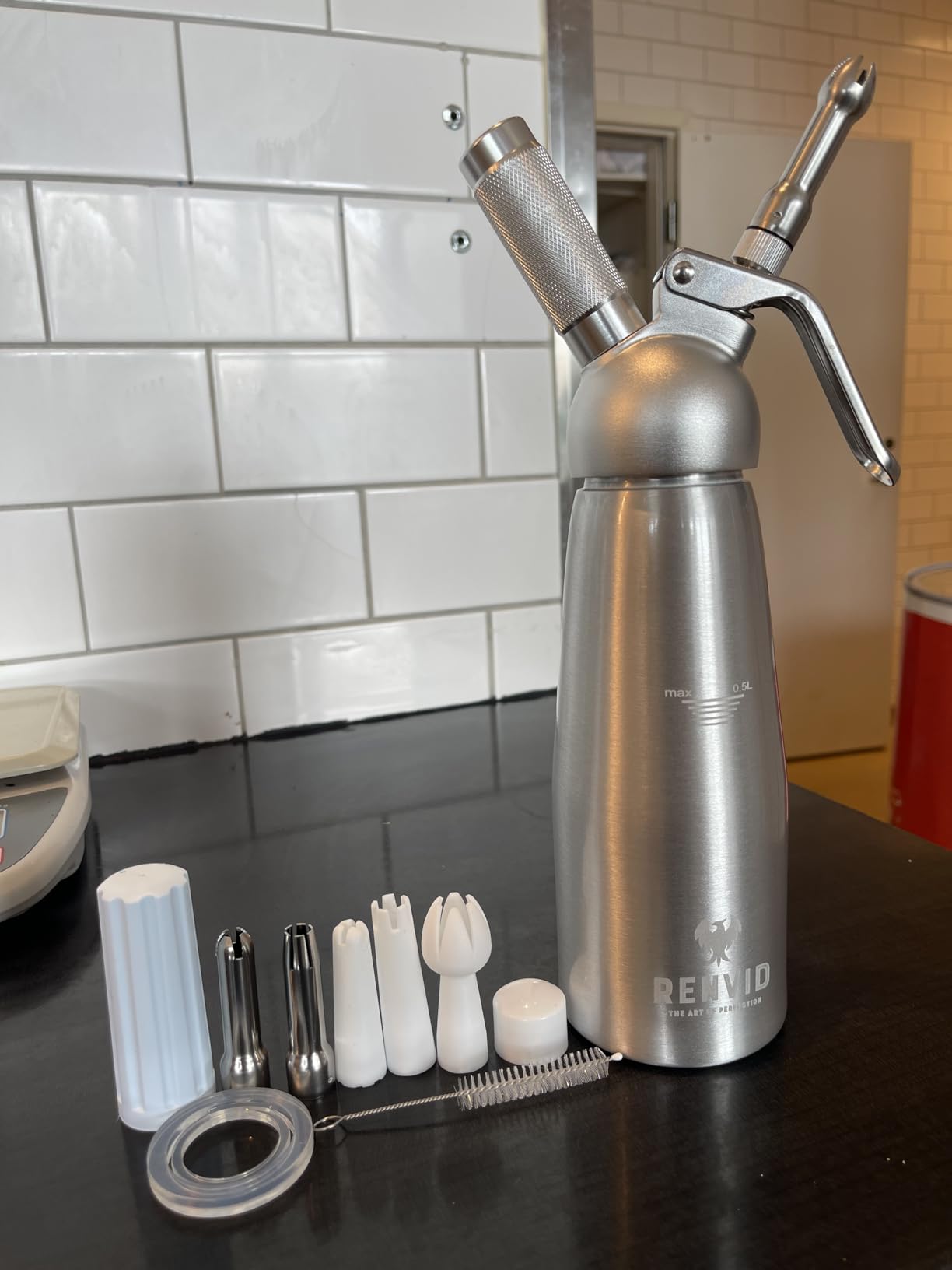 Professional Whipped Cream Dispenser-500mL Aluminium Whip Maker Canister with 2 Sets of Stainless Steel & Plastic Tips, Cleaning Brush & Mesh Storage Bag-Leak-Proof customer photo 2