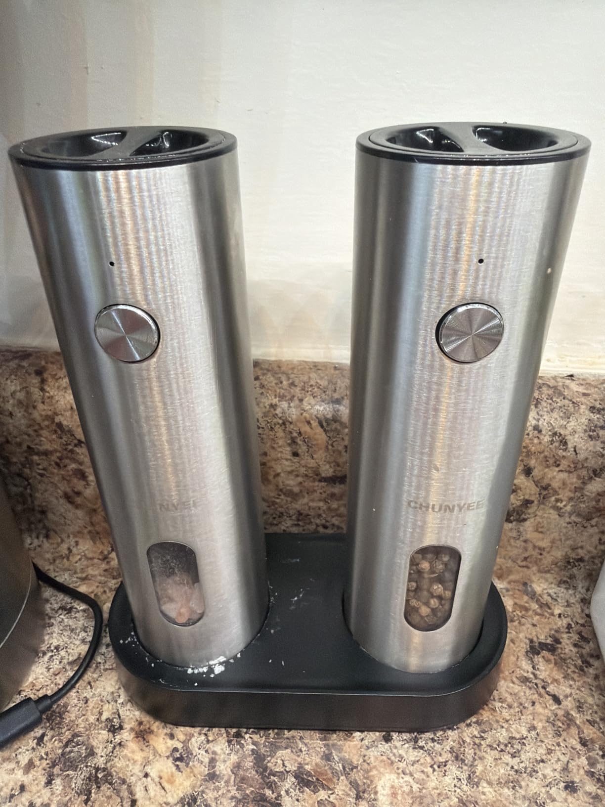 Electric Salt and Pepper Grinder Set with Rechargeable Base - Upgraded Large Capacity, Refillable Pepper Mill Set with LED Light & Adjustable Coarseness, Ideal for Kitchen, Outdoor, BBQ & Gift Giving customer photo 1