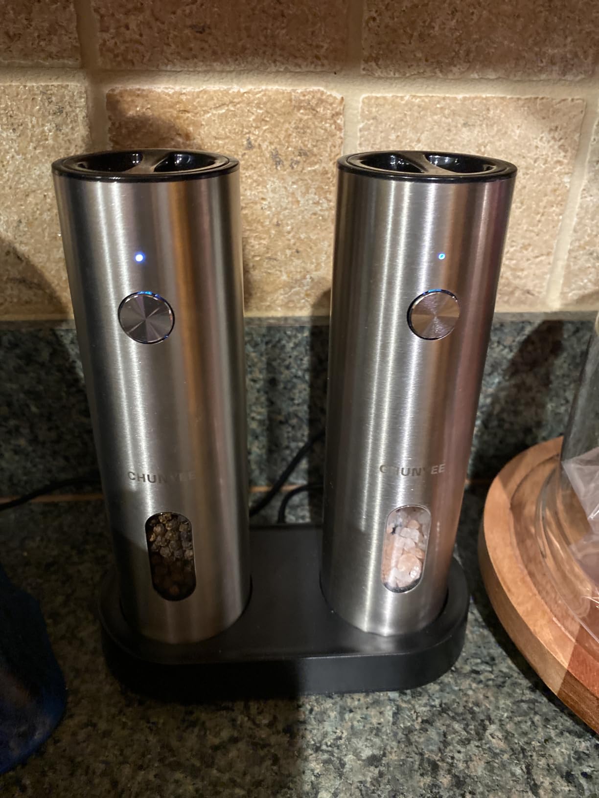 Electric Salt and Pepper Grinder Set with Rechargeable Base - Upgraded Large Capacity, Refillable Pepper Mill Set with LED Light & Adjustable Coarseness, Ideal for Kitchen, Outdoor, BBQ & Gift Giving customer photo 2