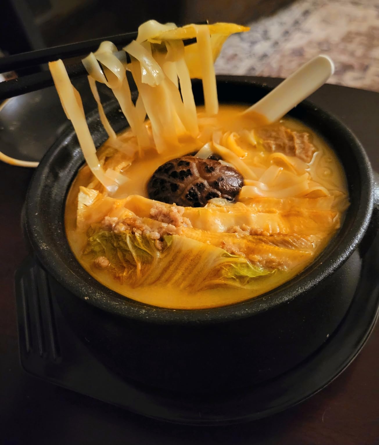 1 Pcs Korean Stone Pot Clay Cooking Pot Set Ceramic Sizzling Hot Bowl Korean Bibimbap Soup Dolsot Bowl with Lids for Ttukbaegi and Koreans Stew (38 oz) customer photo 1