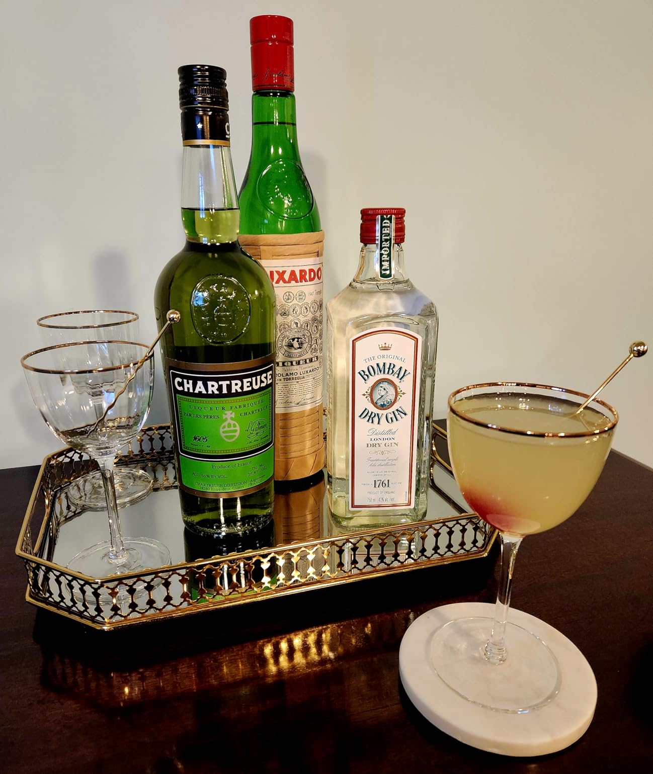 VEMACITY - Ribbed Nick and Nora Cocktail Glasses with Gold Rims (5.4oz) | Nick & Nora Glasses Set of 4, Jigger & 4 Picks - Vintage Glassware | Gimlet Cocktail Glasses | Ideal for Gifting customer photo 2