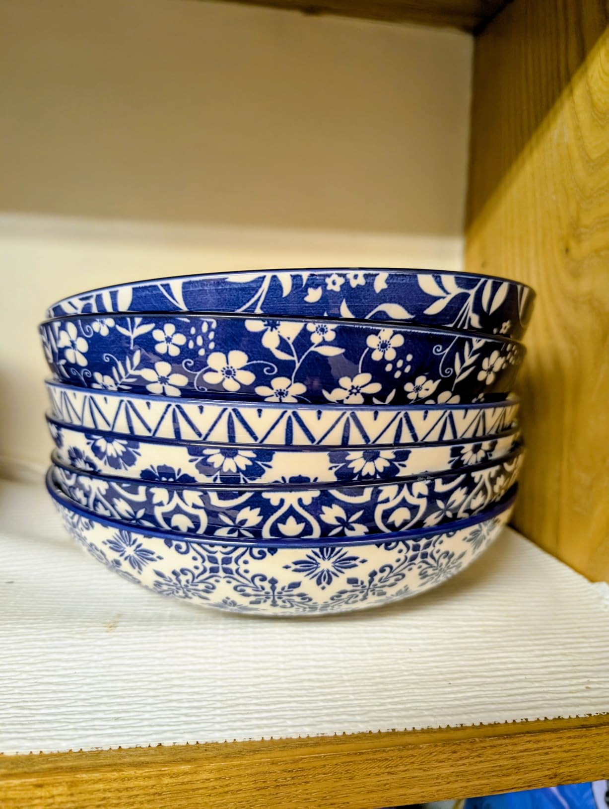 vancasso 50 oz Large Pasta Bowls Set of 6, Porcelain Serving Bowls, 9.5 Inch Wide Shallow Salad & Soup Bowls, Blue White Floral Design customer photo 2