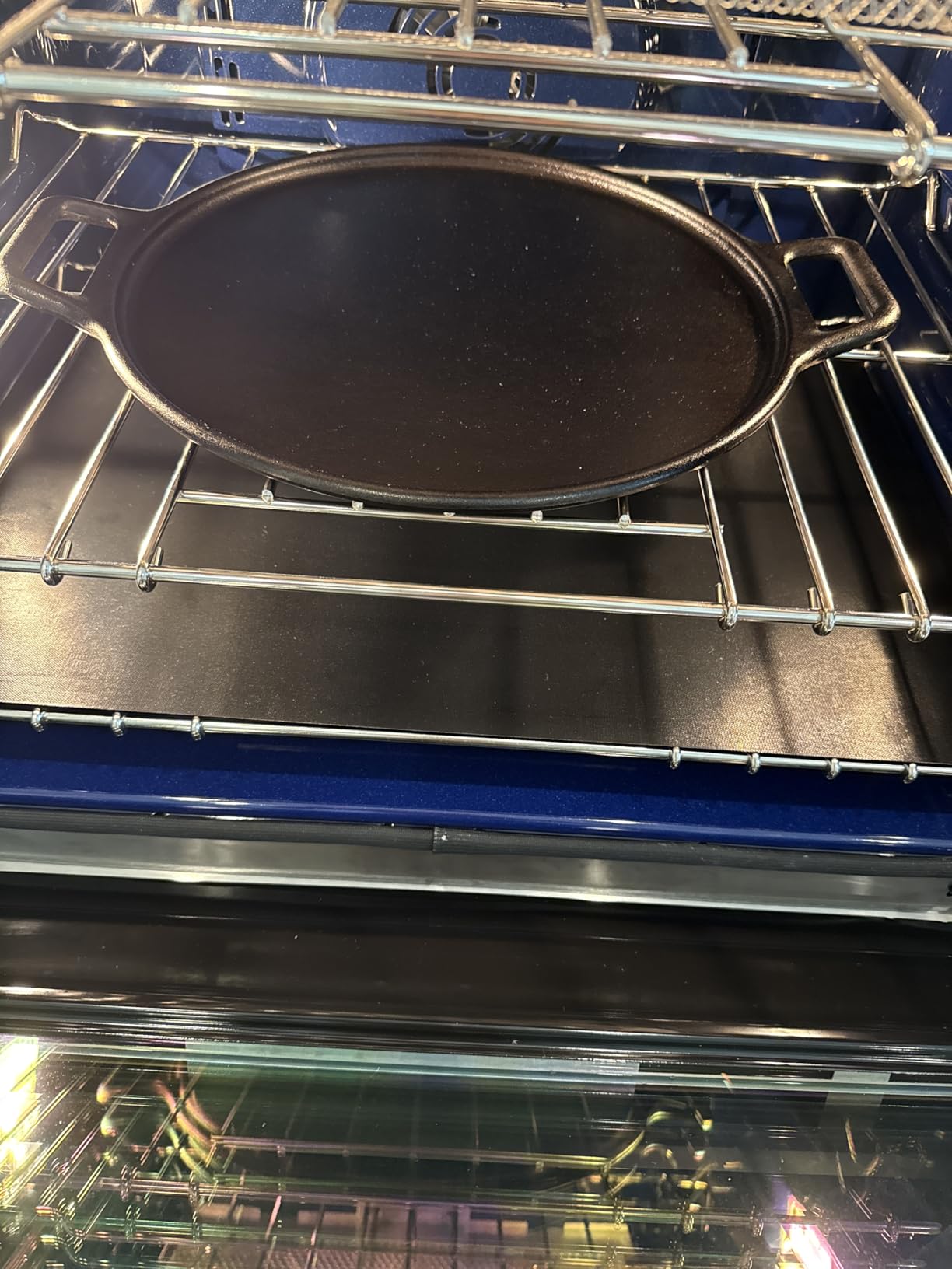 Lodge BOLD 14 Inch Seasoned Cast Iron Pizza Pan, Design-Forward Cookware customer photo 2
