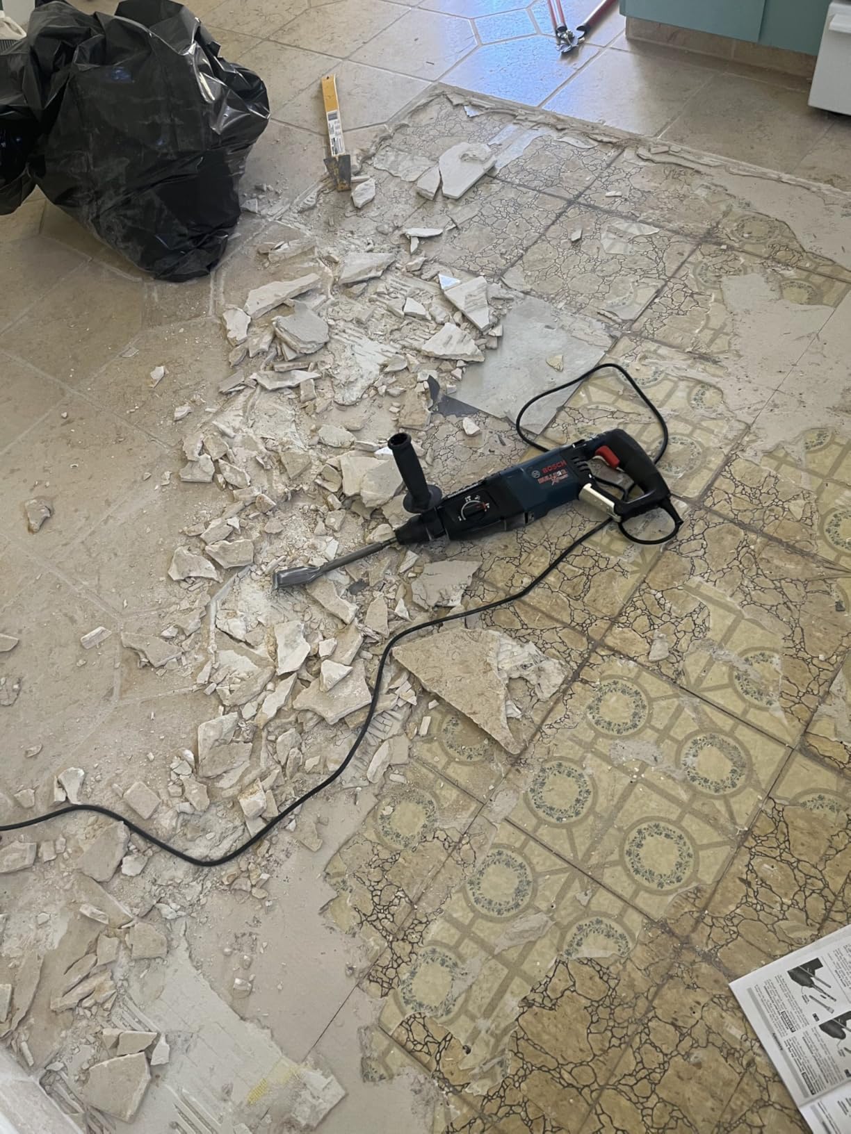 BOSCH 11255VSR Bulldog Xtreme SDS-Plus Rotary Hammer | Electric hammer drill with 3 modes, reverse trigger, D-handle, 8 amp 1 inch corded variable speed SDS-Plus concrete/masonry customer photo 1