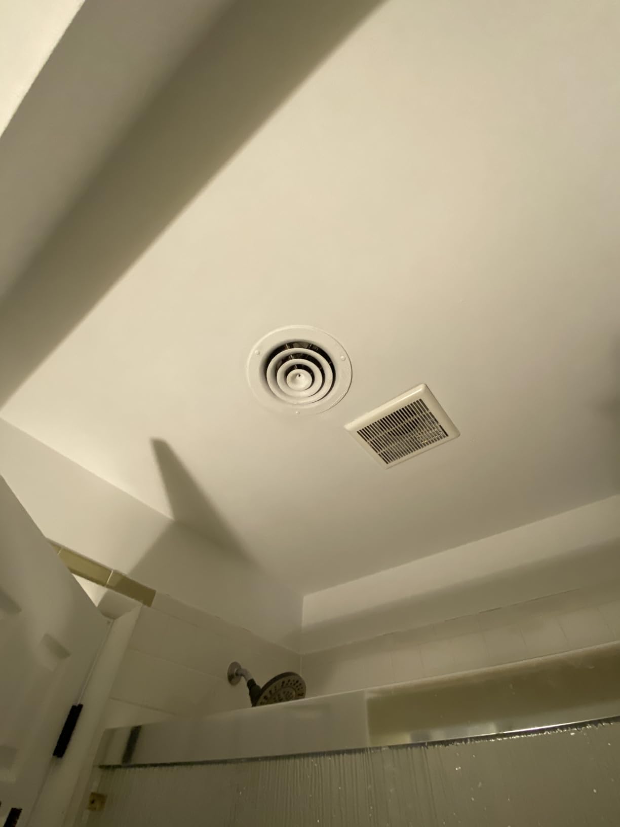Zinsser 02774 PERMA-WHITE Mold & Mildew Proof Interior Paint, Quart, Eggshell White customer photo 1