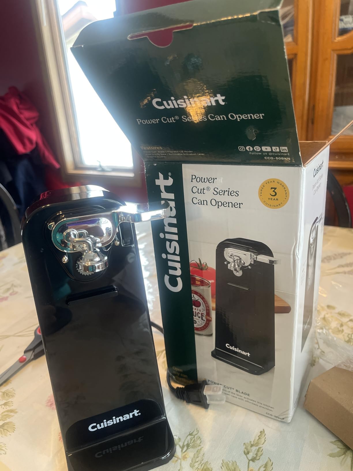 Cuisinart Deluxe Electric Can Opener, Single-Touch Automatic, Easy-Clean Detachable Cutting Lever, Nonslip Base, CCO-50BKN, Black customer photo 2