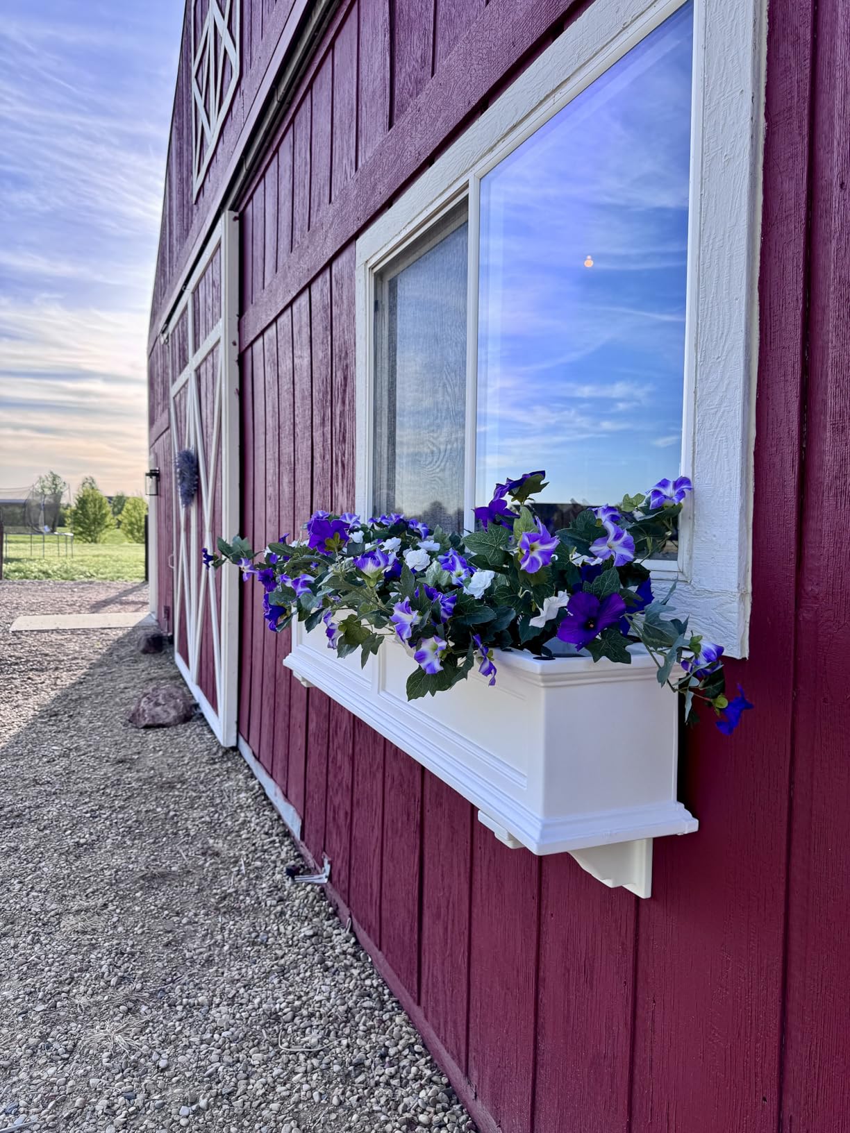 Mayne Fairfield 3ft Window Box, Self Watering Flower Box with Double Wall Design, All Season Fade Resistant Outdoor Window Planter With Steel Mounting Bracket, White customer photo 2
