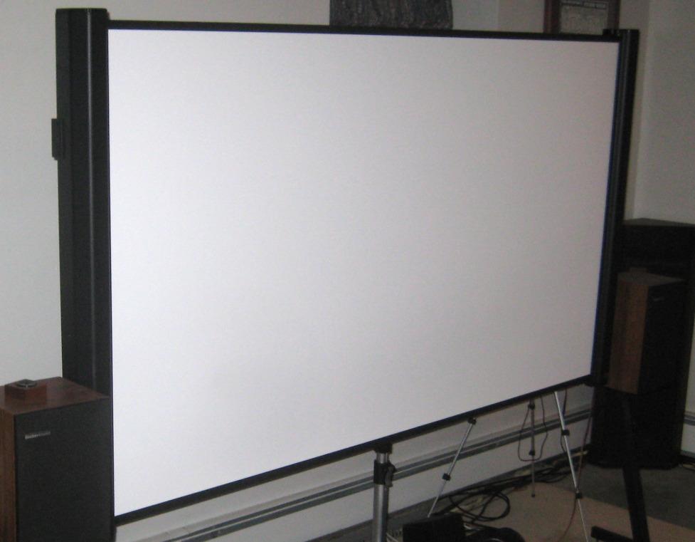Epson ES3000 Ultra Portable Projection Screen (V12H002S3Y), Black/White customer photo 1