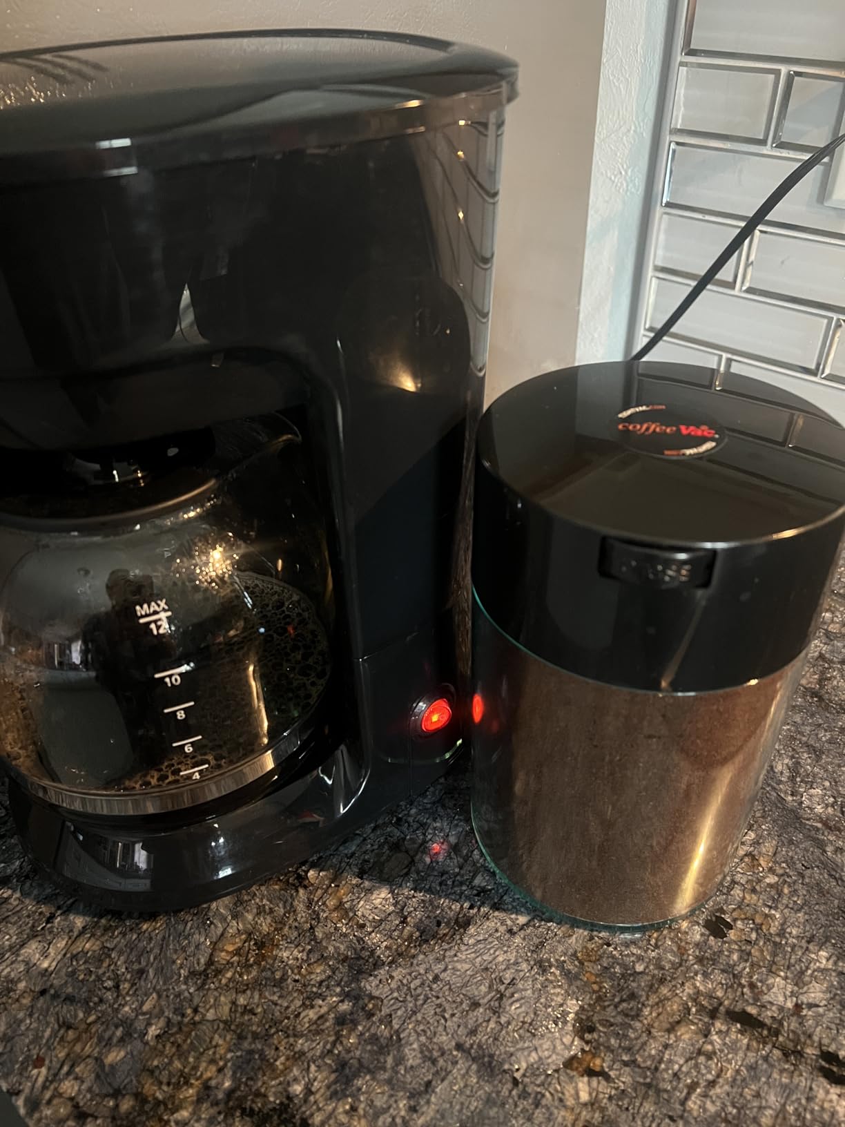 COFFEEVAC 1LB Patented Airtight Multi-use Vacuum Works as Smell Proof Ground Coffee Bean Containers. Black Cap and Body, 1.85-Liter/1.6-Quart customer photo 2