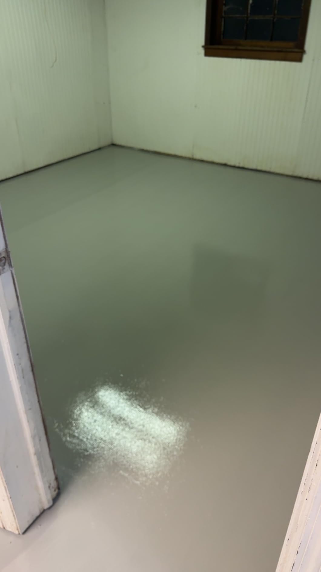 KILZ 1-Part Epoxy Acrylic Concrete & Garage Floor Paint, Slate Gray, Satin, Interior/Exterior Concrete Paint for Basement Floors, Porches, Driveways & Pool Decks, 1 Gallon customer photo 2