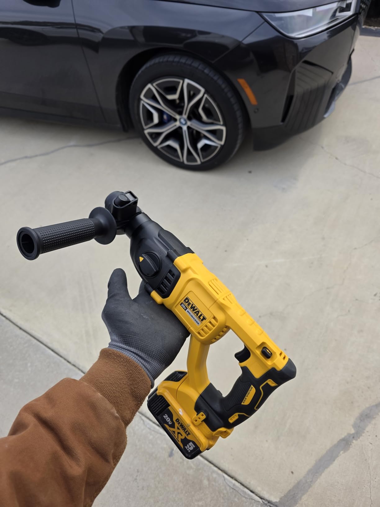 DEWALT 20V MAX SDS Plus 1 Inch Cordless Rotary Hammer with D-Handle, Bare Tool Only (DCH133B) customer photo 2