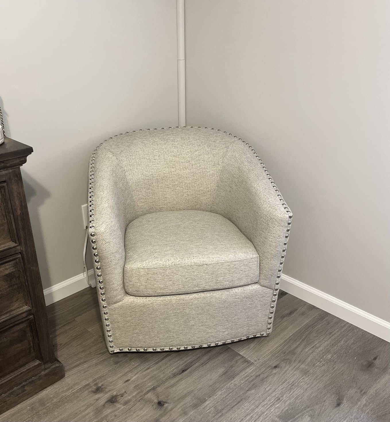 Madison Park Swivel Barrel Accent Chair, Upholstered Curved Back with 7-Inch Thick Woven Cushion, 360° Swivel, Nailhead Trim, Comfy Chair for Living Room, Bedroom, Office, 28