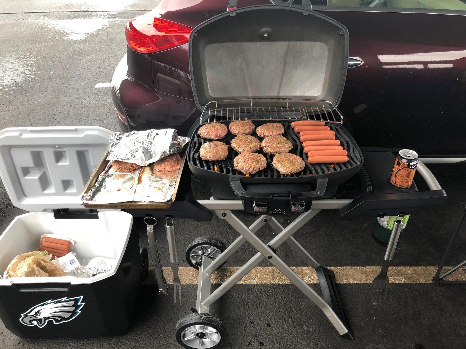 Napoleon TravelQ PRO285X Portable Propane Gas Grill with Foldable Scissor Cart, Black, 2 Burners, Tailgating, Camping, and Small Outdoor Spaces customer photo 2