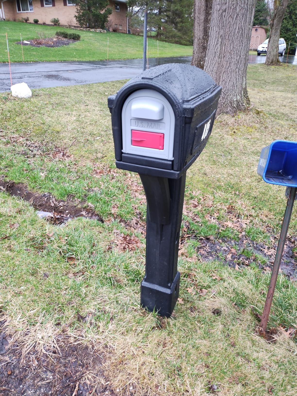 Simplay3 Classic Plastic Residential Mailbox & Post Mount Combo Kit with 2 Access Doors - Black customer photo 1