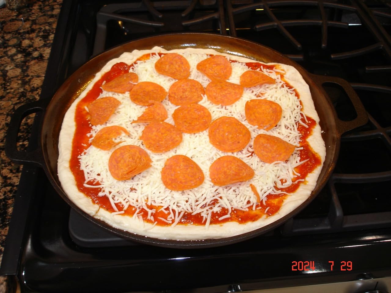 Cuisinel Cast Iron Pizza Pan 13.5-Inch - Pre-Seasoned Round Baking Stone for Oven, Grill & Stovetop customer photo 2