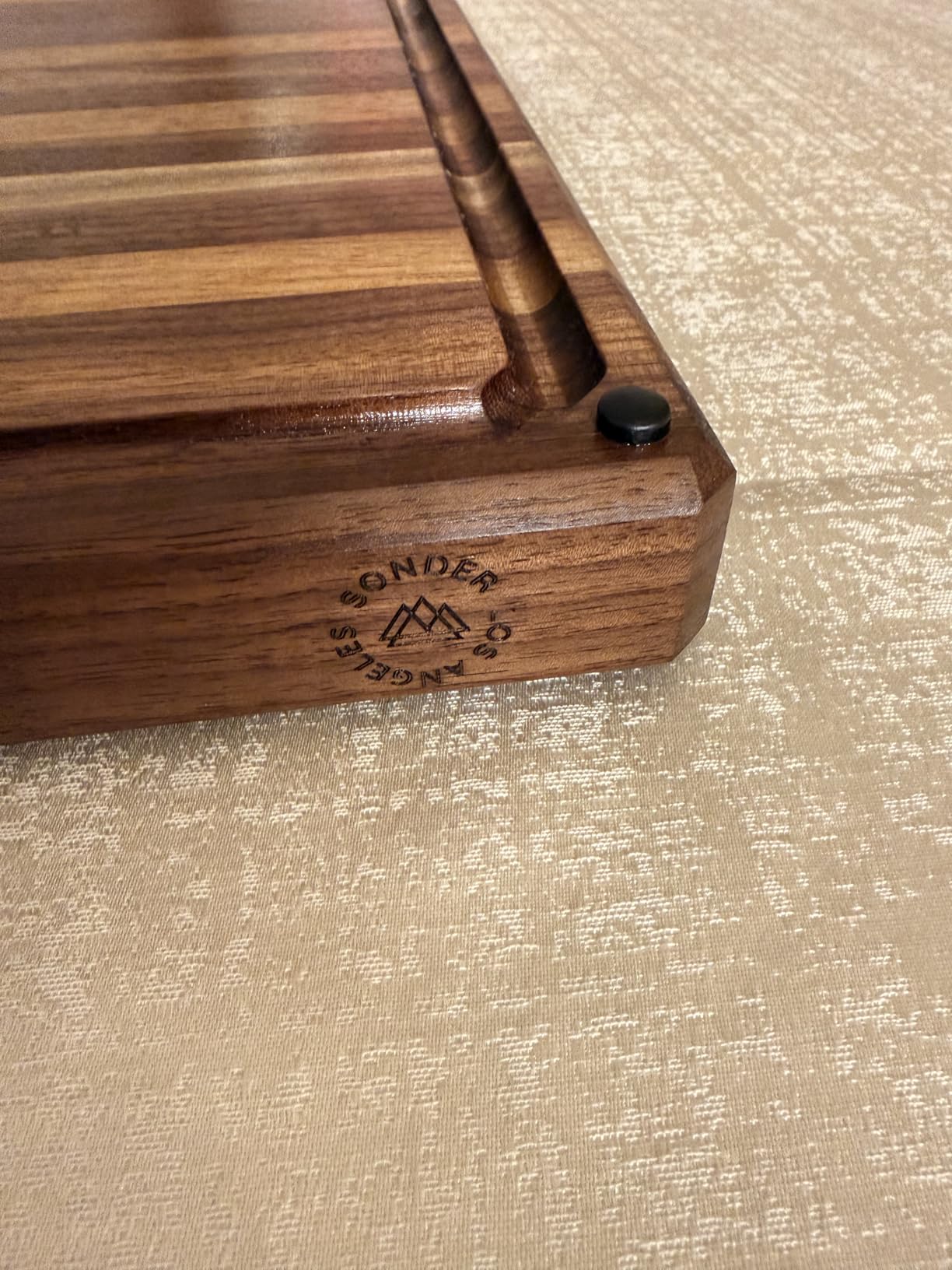 Sonder Los Angeles Winsome Acacia Wood Cutting Board | Acacia Edge Grain Cutting Board for Kitchen with Juice Groove & Sorting Compartment | Perfect for Charcuterie | Gift Box Included | 16x12x1.5 in customer photo 1