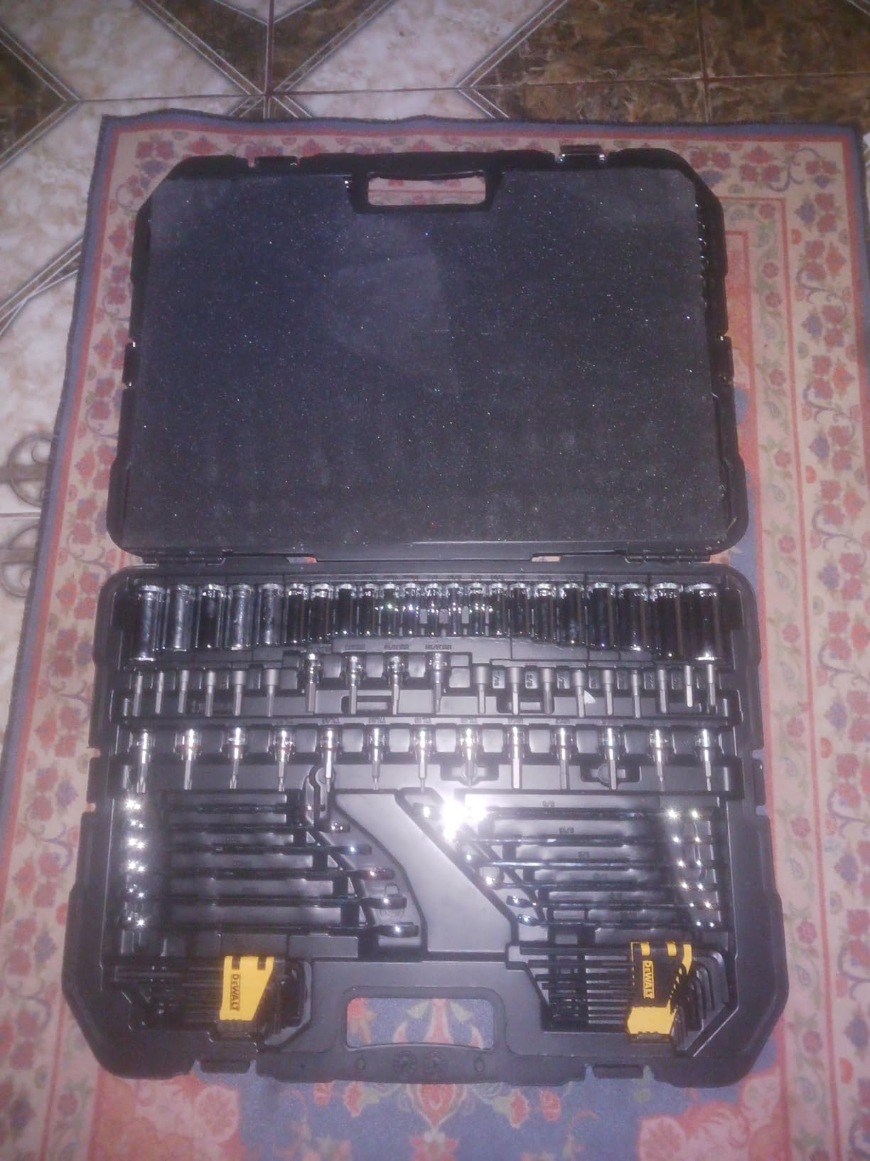 DEWALT Mechanic Tool Set, 247-Piece, 1/4 in., 3/8 in. and 1/2 in. Drive, SAE (DWMT81535) customer photo 2