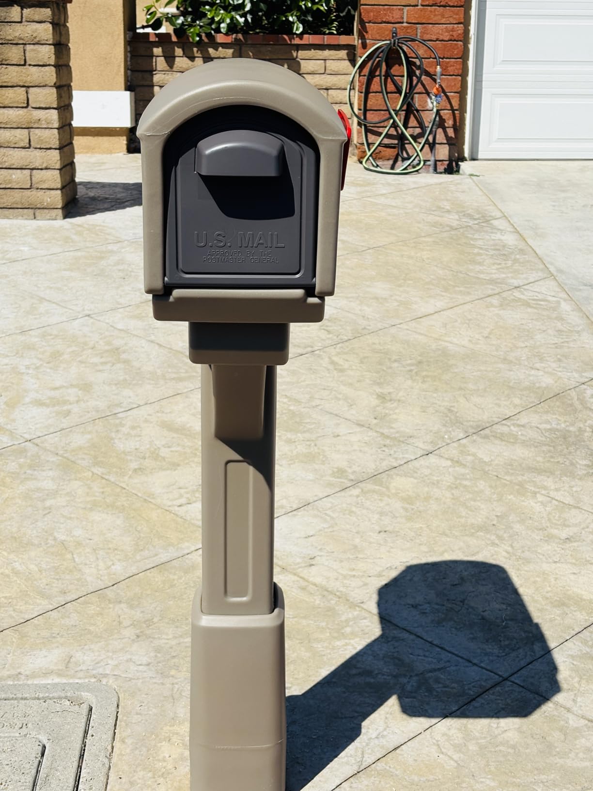 Step2 MailMaster Express Mailbox & Post, Weather Resistant, Large Outdoor Mailboxes, Made of Durable Plastic, Easy to Install, Flag Included, Mocha customer photo 1