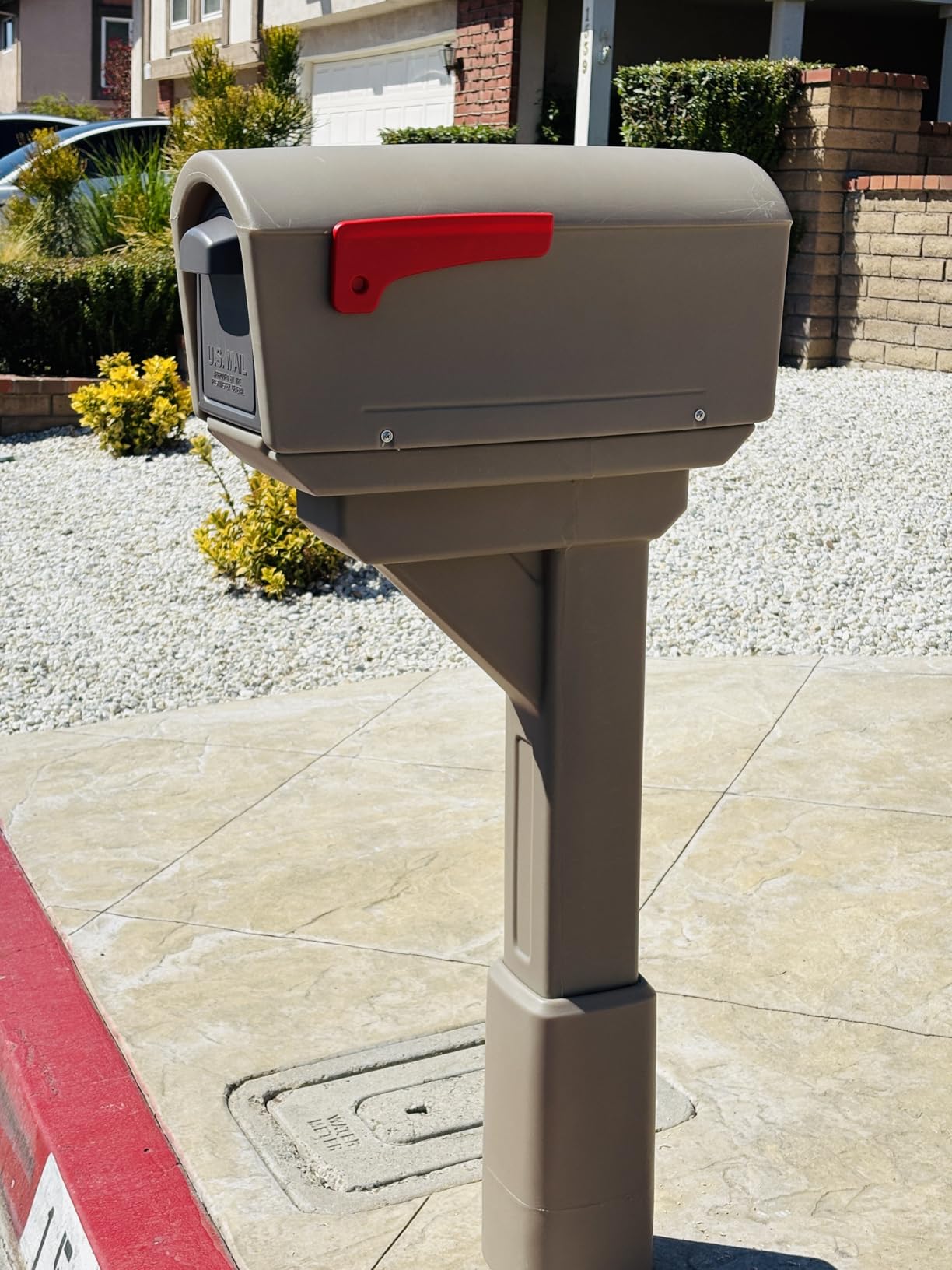 Step2 MailMaster Express Mailbox & Post, Weather Resistant, Large Outdoor Mailboxes, Made of Durable Plastic, Easy to Install, Flag Included, Mocha customer photo 2