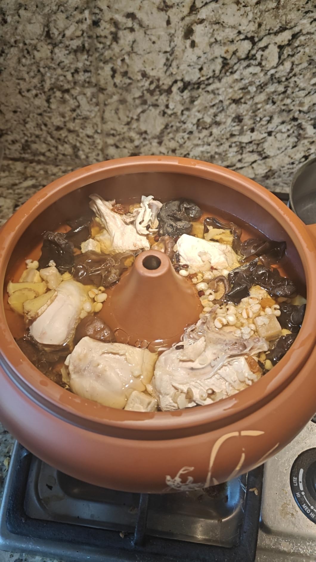 XICHENGSHIDAI Yunnan Zisha Ceramic Steam Pot, 1.5qt Purple Clay Steamer Cooker with Lid, Traditional Chinese Clay Casserole for Steam Chicken Soup, Vegetables, Corn, Fish and Stew customer photo 1
