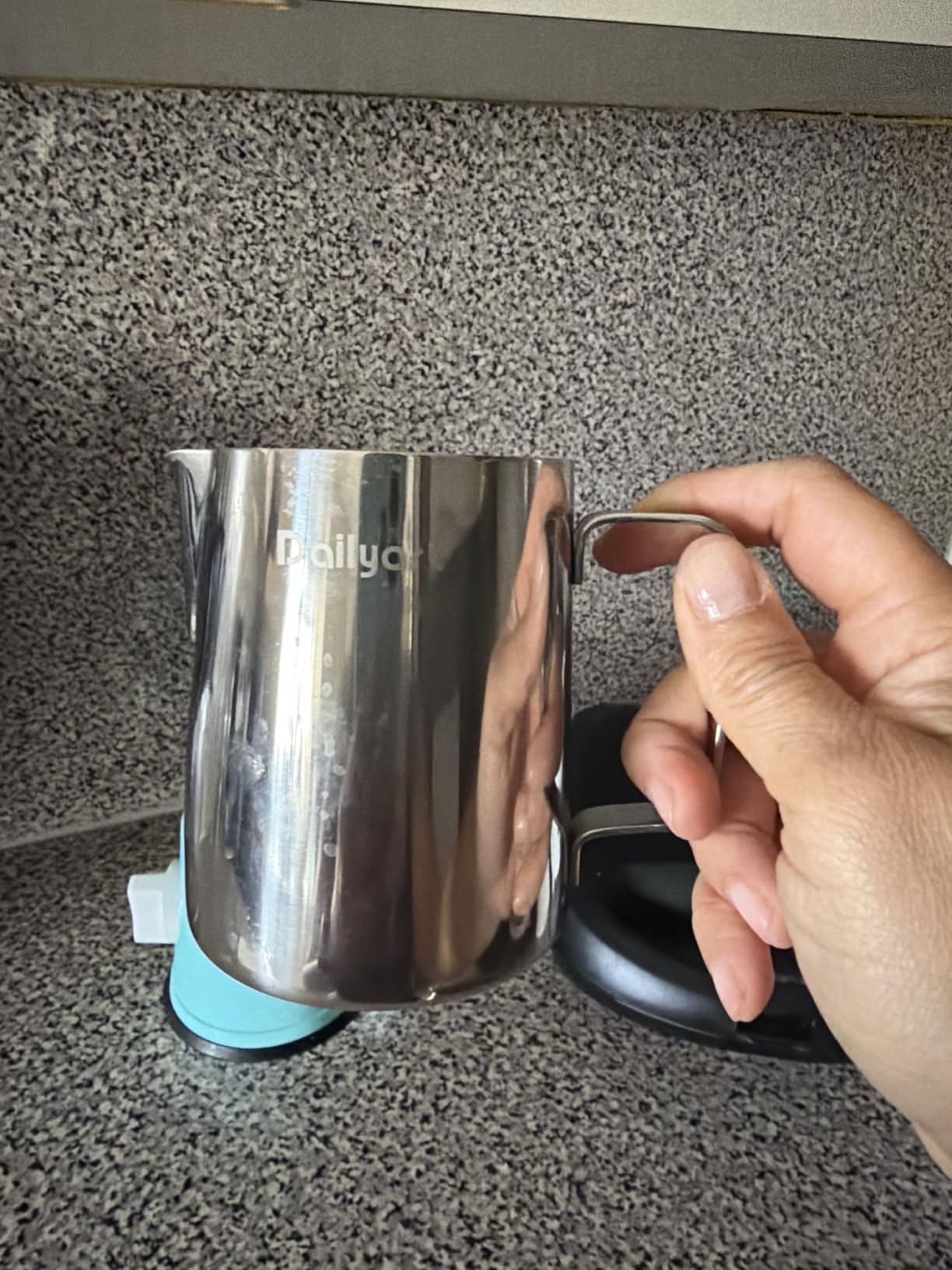 Milk Pitcher, Dailyart Stainless Steel Milk Frothing Pitcher with Thermometer for Coffee, Cappuccino, Espresso, Latte Art (600ml/20oz) customer photo 1