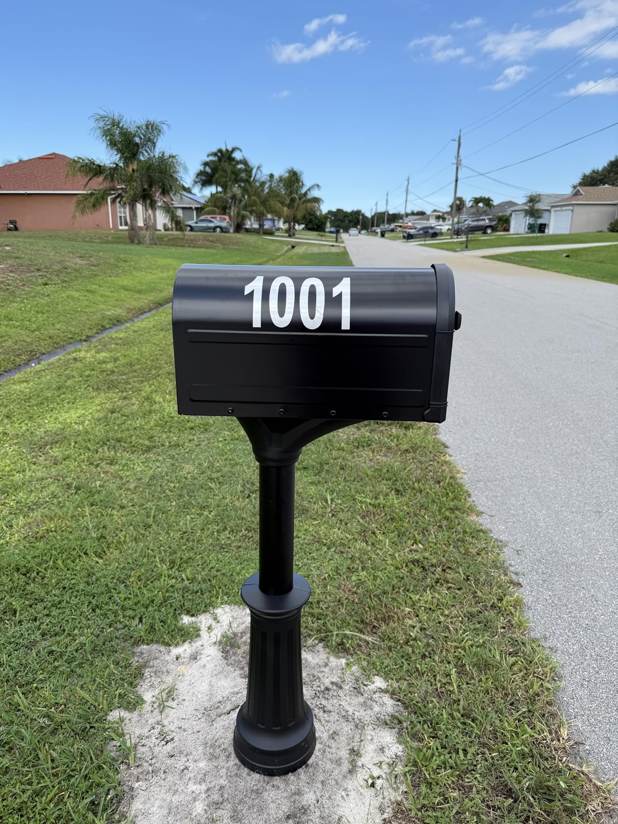 Architectural Mailboxes Roxbury Weather-Resistant Steel Metal Mailbox for outside with Post, Rubbed Bronze, Medium Curbside Mailbox with Magnetic Latch, USPS Approved customer photo 1