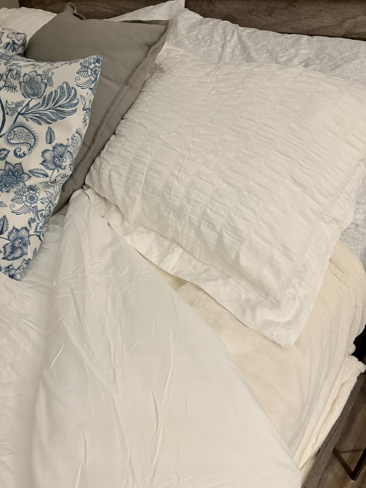 COHOME Queen Size Cooling Comforter, All-Season Quilted Down Alternative Duvet Insert, Luxury Hotel Breathable GentleSoft Comforter with Anti-Clump Tech & 8 Tabs - Reversible - White 88