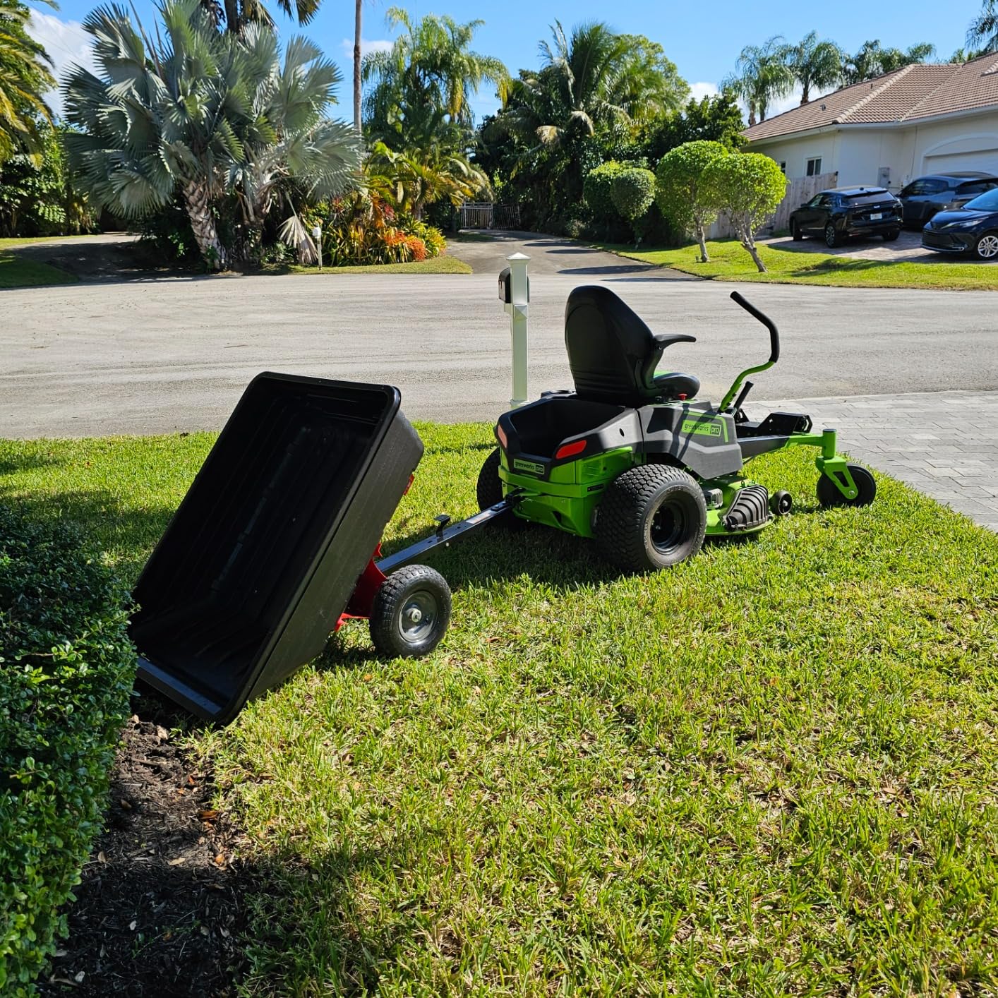 Craftsman CMXGZBF7124489 350 lb Load Capacity, Tow Behind Poly Dump/Swivel Cart, 10 CU FT Capacity; Lawn & Garden Cart/Trailer for Lawn Mowers, Easy to Use Hand Dumping Mechanism customer photo 2