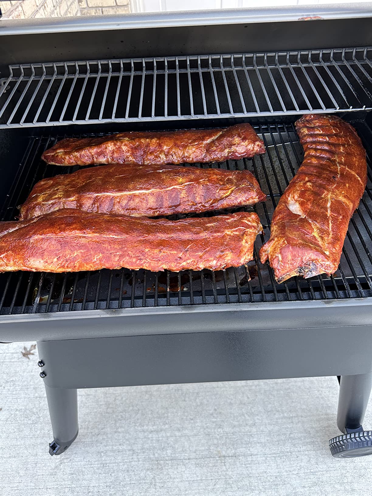 Traeger Grills Pro 780 Wood Pellet Smoker Grill, 6-in-1 BBQ Pellet Grill Combo, WiFi and App-Connected Electric Smoker, 780 Square Inches of Grilling Area, Temperature Control, Black Finish customer photo 1
