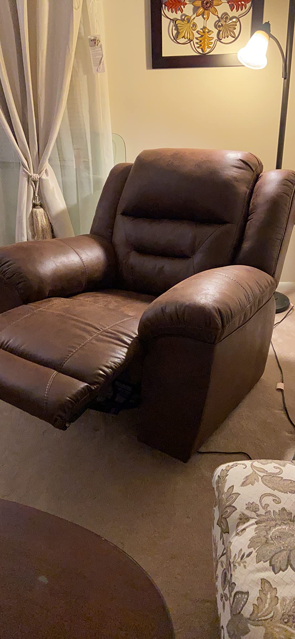 Signature Design by Ashley Stoneland Modern Power Recliner with Gentle Rocking Motion, One-Touch Power Control, Faux Leather, 20.5 Seat Height, Brown customer photo 1