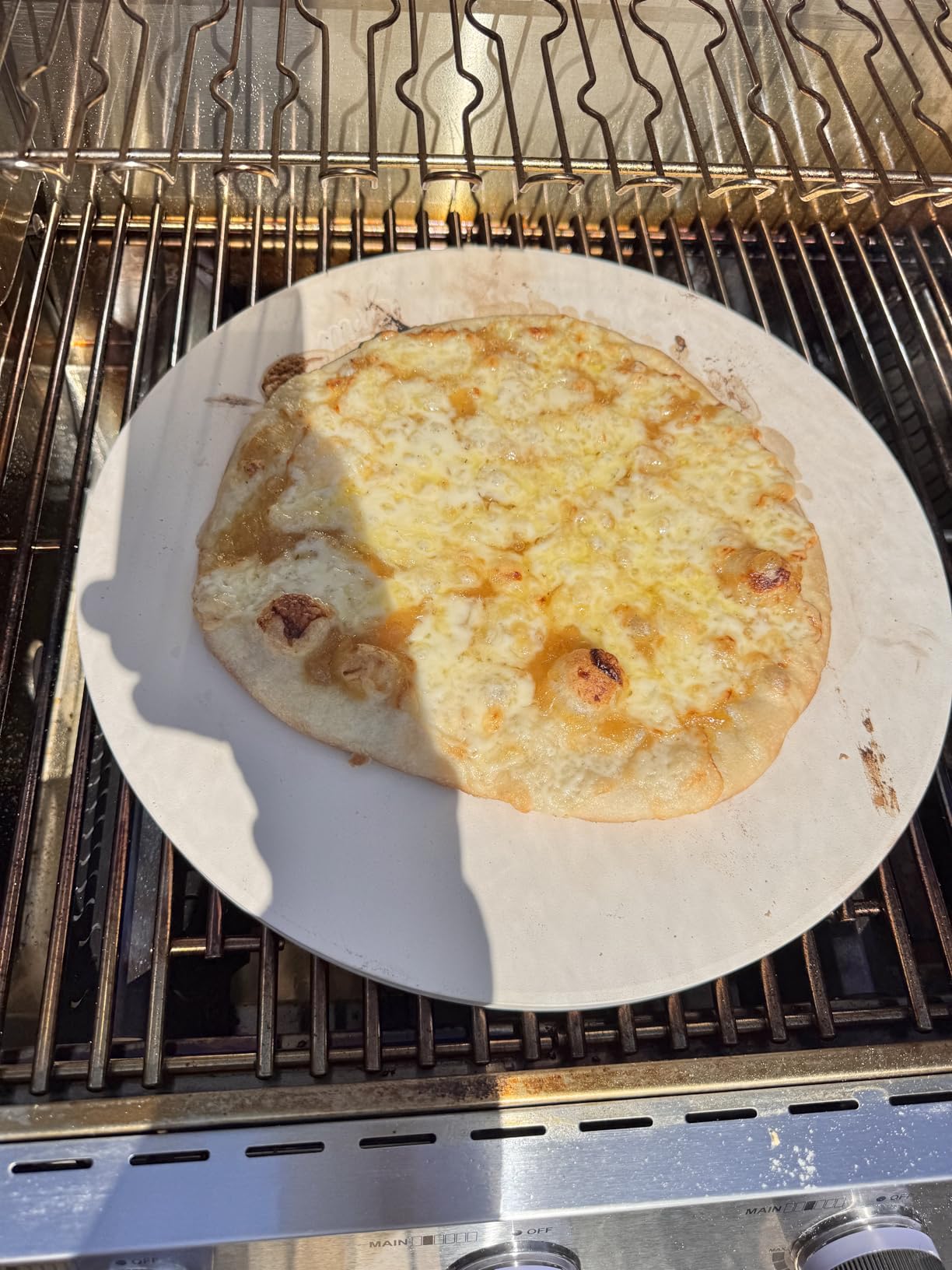 HANS GRILL PIZZA STONE | Circular Pizza Stone For Oven Baking & BBQ Grilling With Free Wooden Peel | Extra Large Round 15