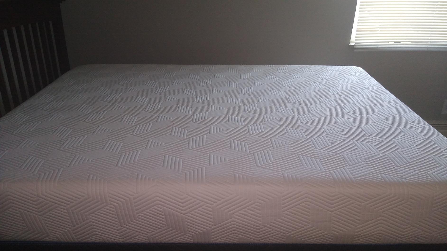 Lucid 10 Inch Memory Foam Mattress - Medium Feel - Infused with Refreshing Bamboo Charcoal and Cooling Gel - Bed in a Box - Temperature Regulating - Pressure Relief - Breathable - Full Size customer photo 2