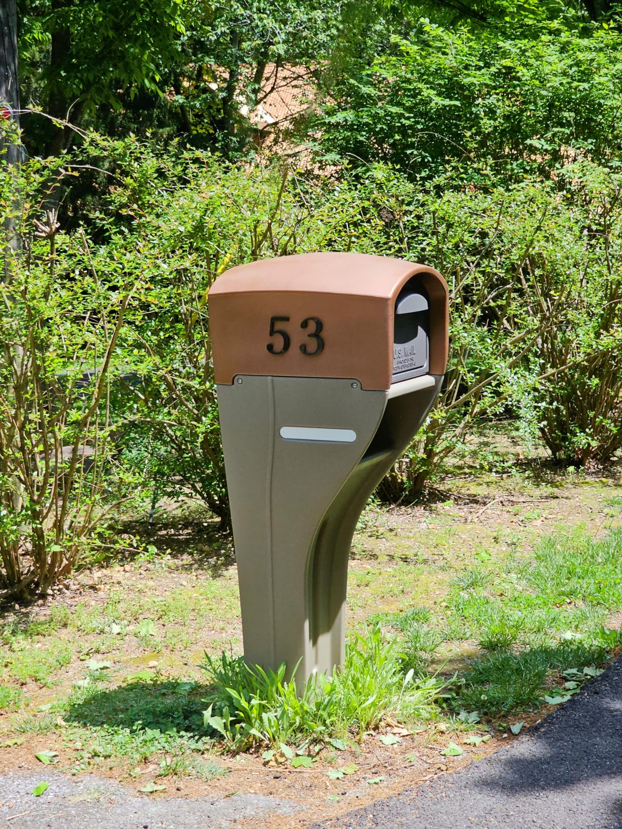 Step2 MailMaster Extra Large Mailbox & Post, Weather Resistant, Large Outdoor Mailboxes, Made of Durable Plastic, Easy to Install, Flag Included, Mocha customer photo 2