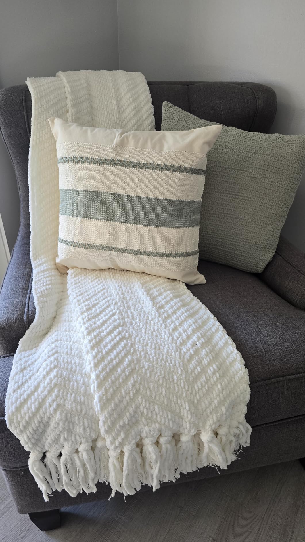 Bedsure Throw Blankets for Couch - Textured Chunky Knit Woven Chenille Blanket - Super Soft, Warm Decorative Boho Throw with Tassels for Bed, Sofa and Living Room Decor, Grey, 50x60 Inches customer photo 1