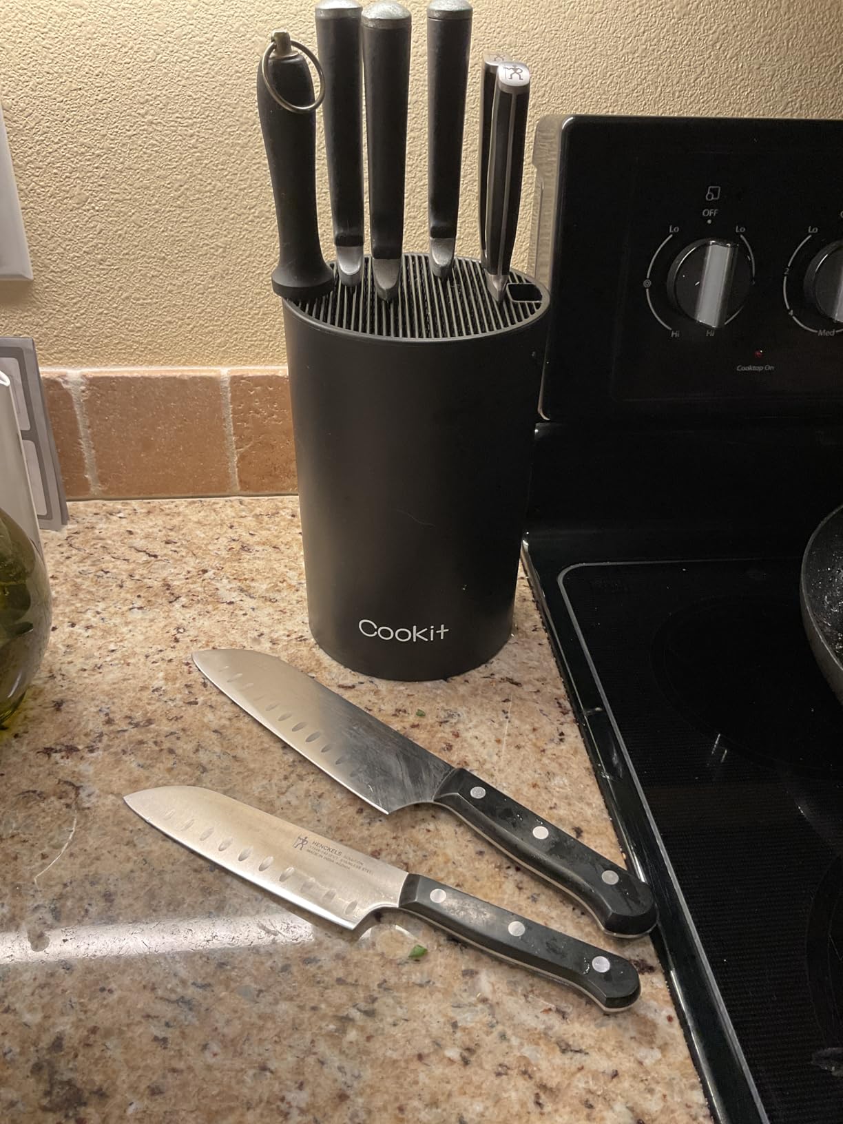 HENCKELS Solution Razor-Sharp 2-pc Knife Set, Santoku Knife 5 Inch, Santoku Knife 7 Inch customer photo 1