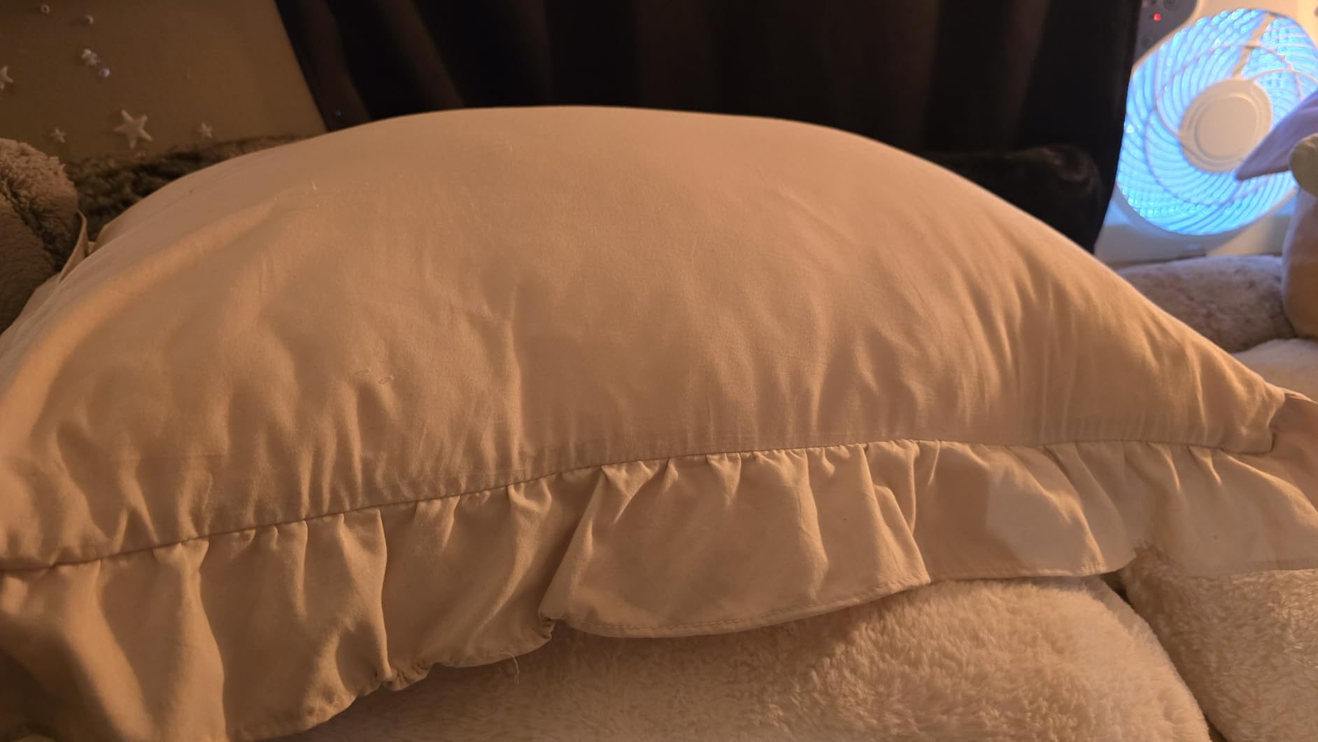 Utopia Bedding Down Alternative Bed Pillows for Sleeping Queen Size (White), Set of 2, Soft & Fluffy Pillow with Cooling, Hotel Quality, Gusseted Pillow for Back, Stomach or Side Sleepers customer photo 2