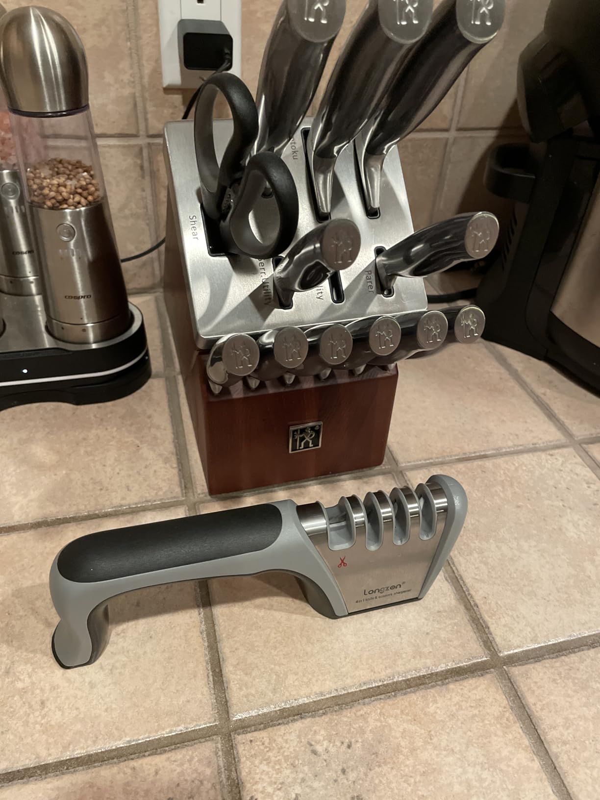 Longzon 5-in-1 Knife Sharpener 4 Stage with Cut-Resistant Glove, Quickly Sharpens & Restores Dull Blades, Easy & Safe for Home Kitchen Use, Black+Silver customer photo 1